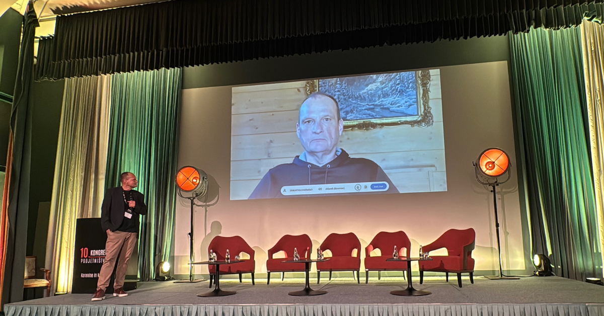 Sandi Markon in Dialogue with His Digital Double